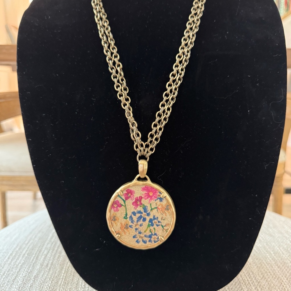 Floral Pendant Necklace with Gold Tone Chain